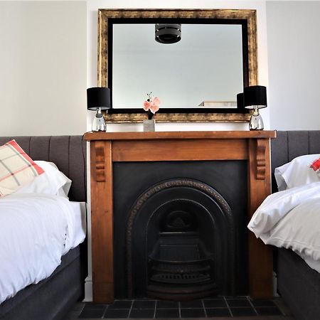 Victoria 4 Bedroom Serviced House Short Lets - Near Northampton Gen Hosp & Town Centre מראה חיצוני תמונה
