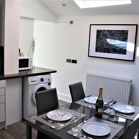 Victoria 4 Bedroom Serviced House Short Lets - Near Northampton Gen Hosp & Town Centre מראה חיצוני תמונה