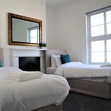 Victoria 4 Bedroom Serviced House Short Lets - Near Northampton Gen Hosp & Town Centre מראה חיצוני תמונה