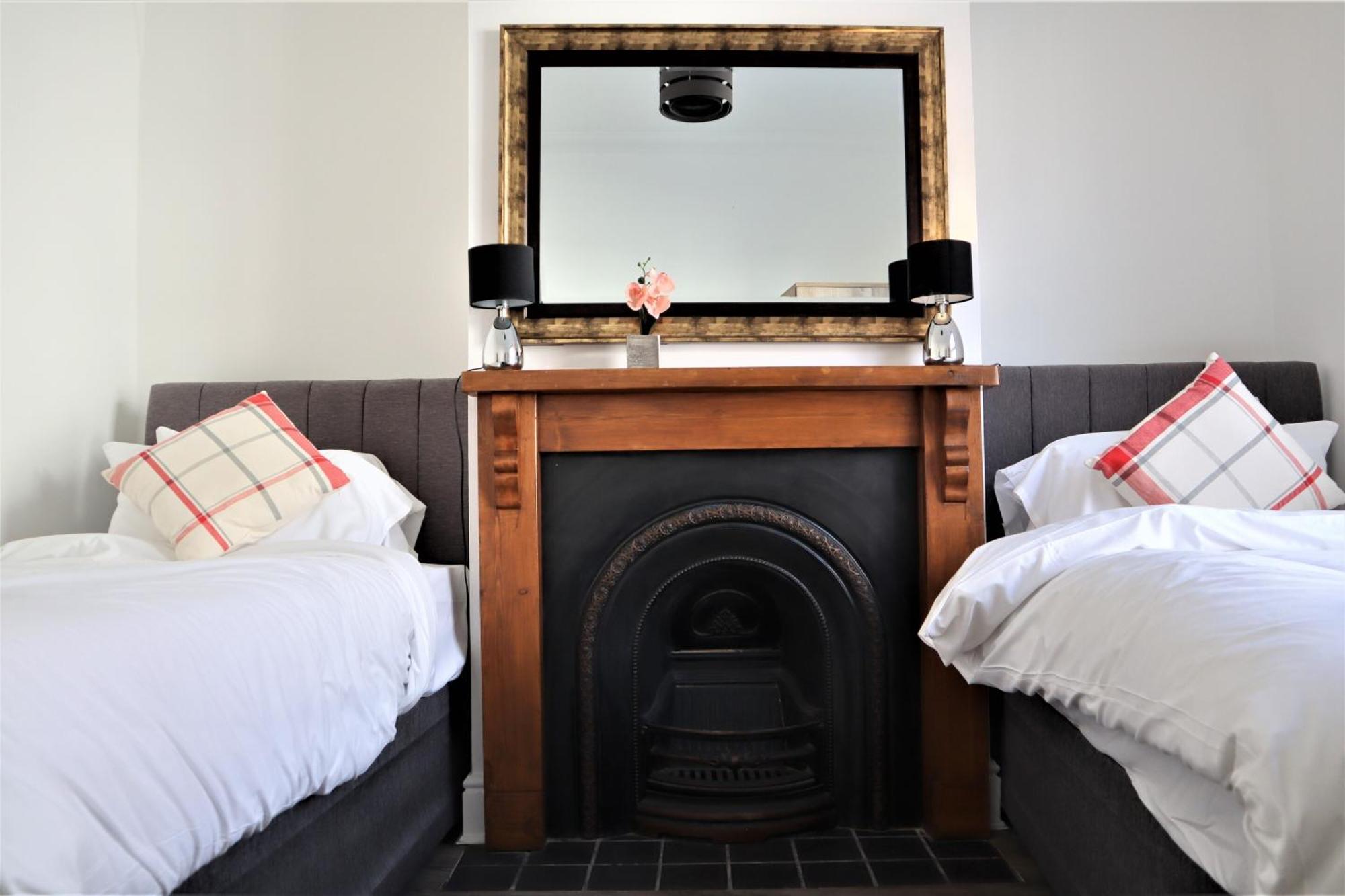 Victoria 4 Bedroom Serviced House Short Lets - Near Northampton Gen Hosp & Town Centre מראה חיצוני תמונה