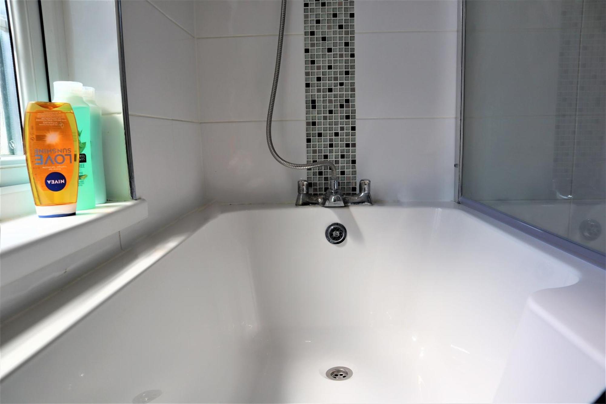 Victoria 4 Bedroom Serviced House Short Lets - Near Northampton Gen Hosp & Town Centre מראה חיצוני תמונה