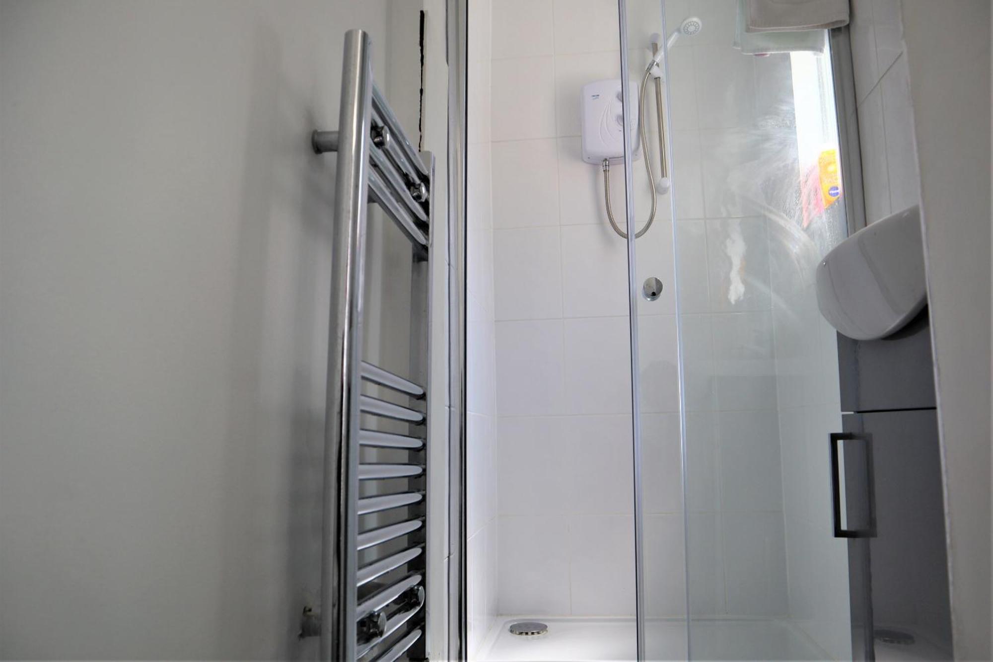 Victoria 4 Bedroom Serviced House Short Lets - Near Northampton Gen Hosp & Town Centre מראה חיצוני תמונה