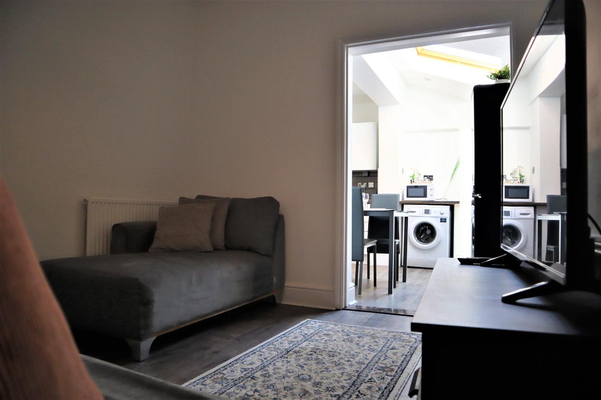 Victoria 4 Bedroom Serviced House Short Lets - Near Northampton Gen Hosp & Town Centre מראה חיצוני תמונה
