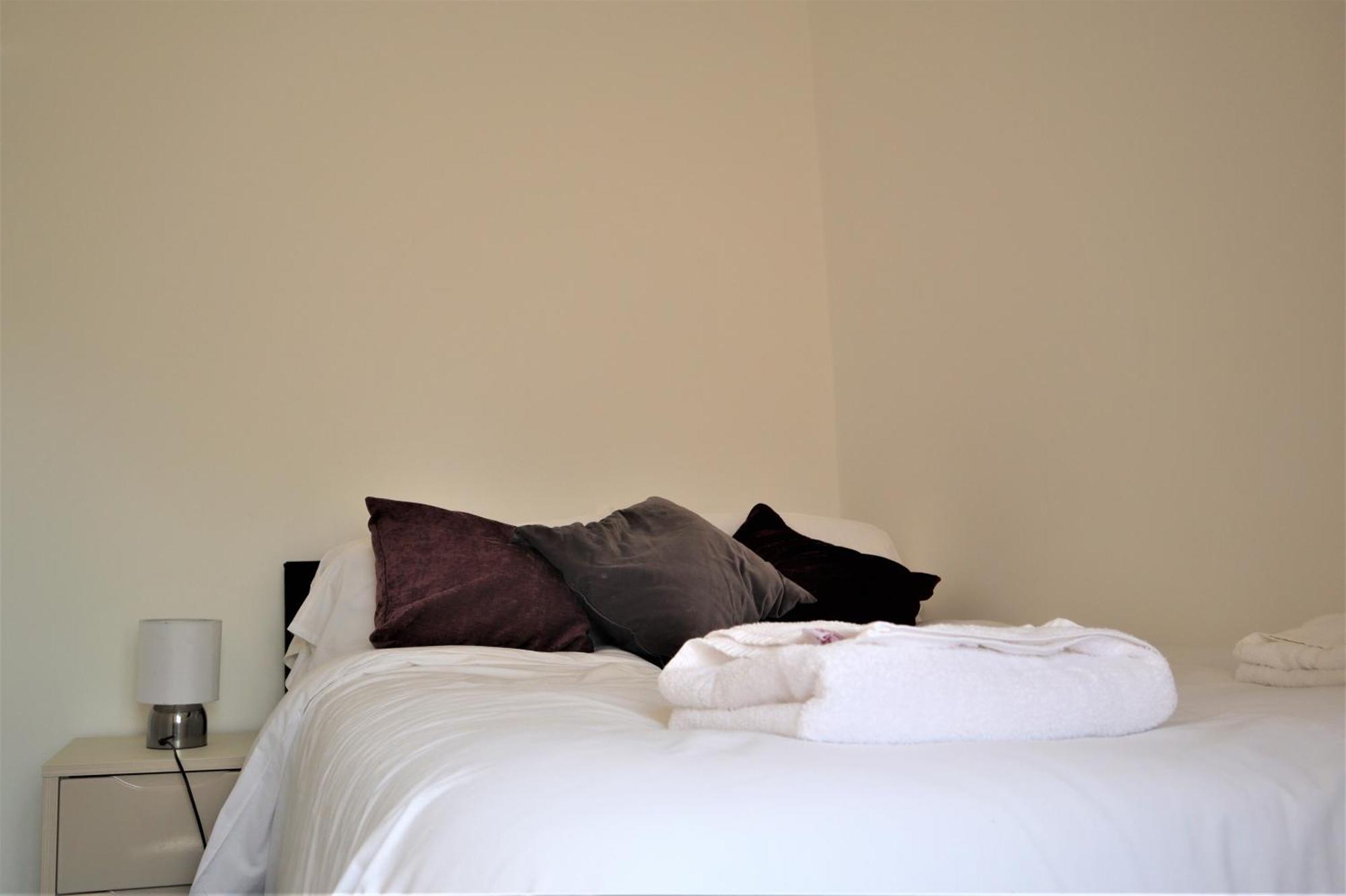 Victoria 4 Bedroom Serviced House Short Lets - Near Northampton Gen Hosp & Town Centre מראה חיצוני תמונה