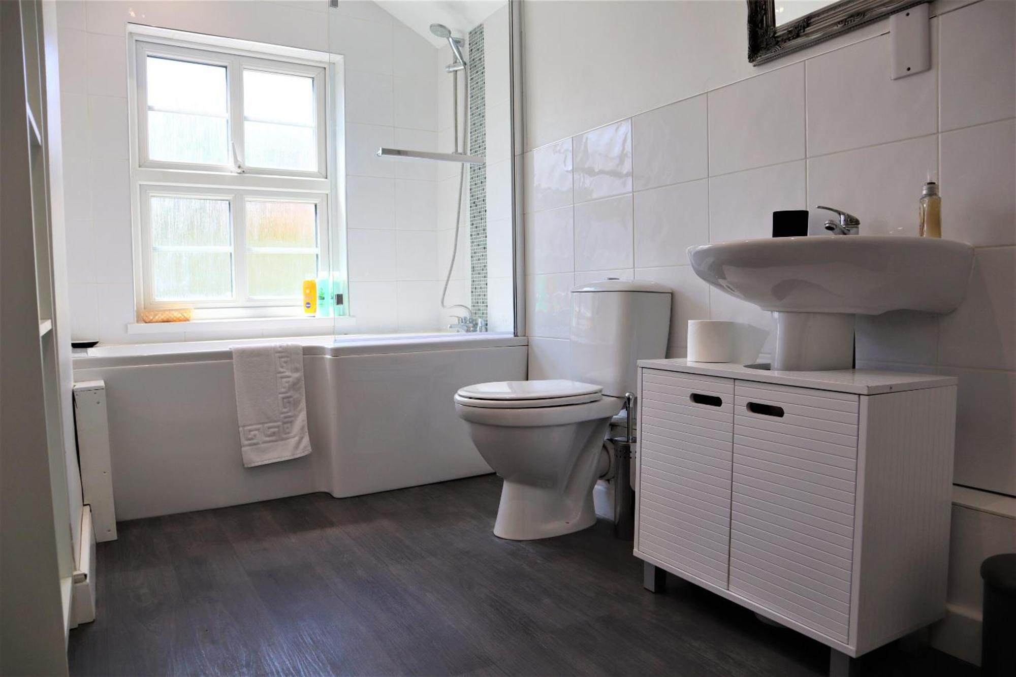 Victoria 4 Bedroom Serviced House Short Lets - Near Northampton Gen Hosp & Town Centre מראה חיצוני תמונה